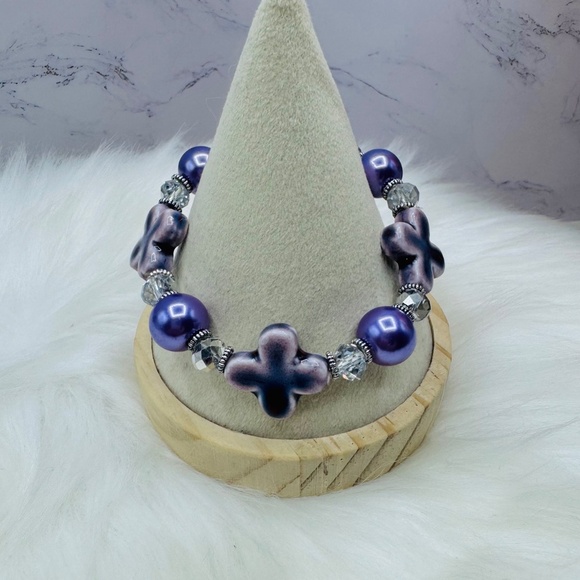 Floral Shaped Stone Beaded Bracelet in Purple Ube - Picture 2 of 6